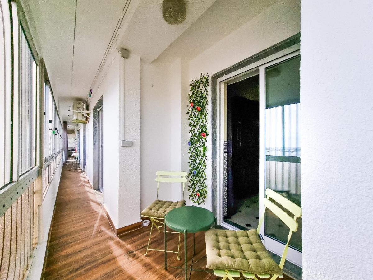 Flh Faro Family Flat With Balcony Lägenhet Exteriör bild